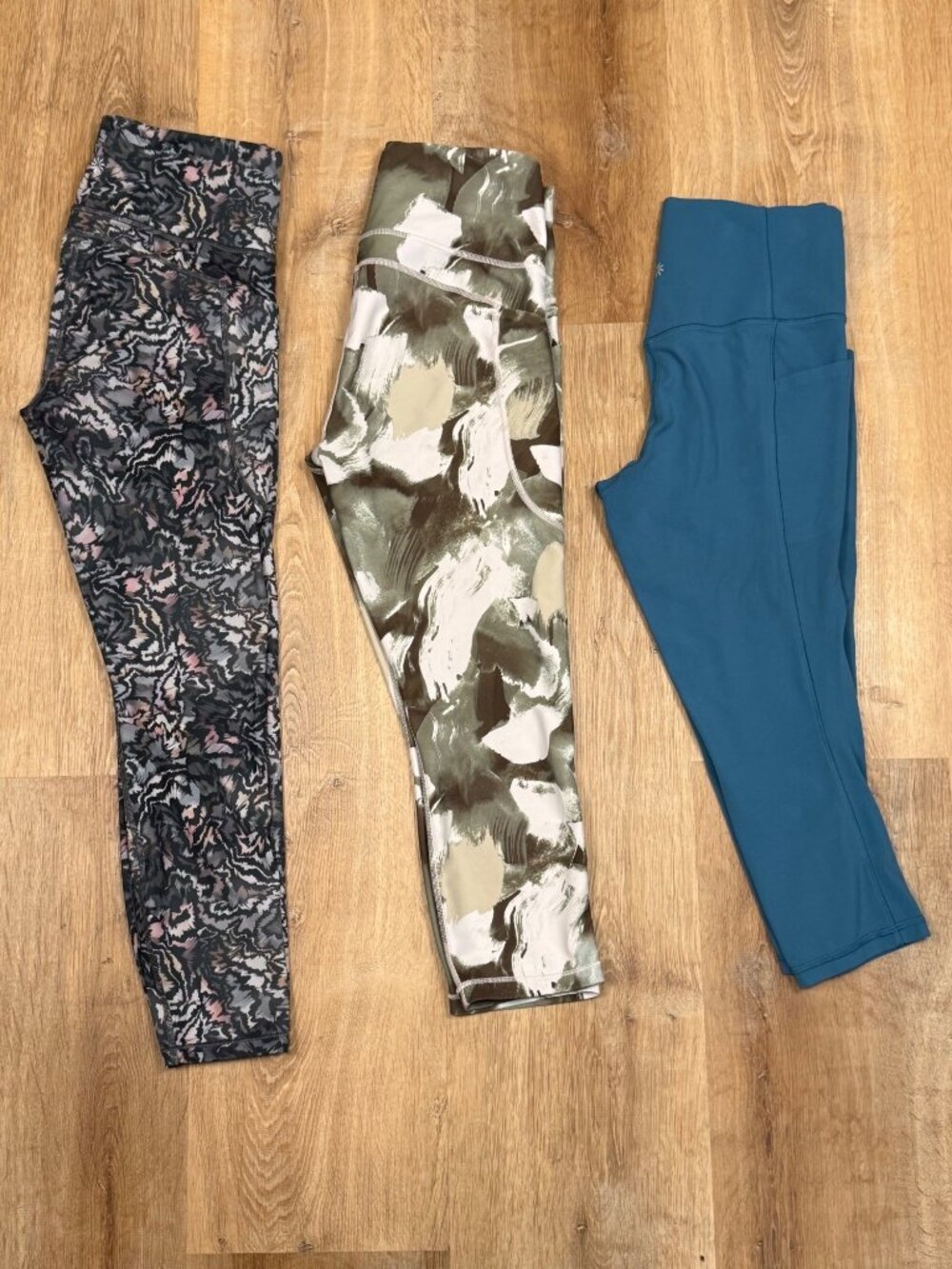 Athleta Medium Leggings Lot Ultimate Stash Saluation Stash Capri